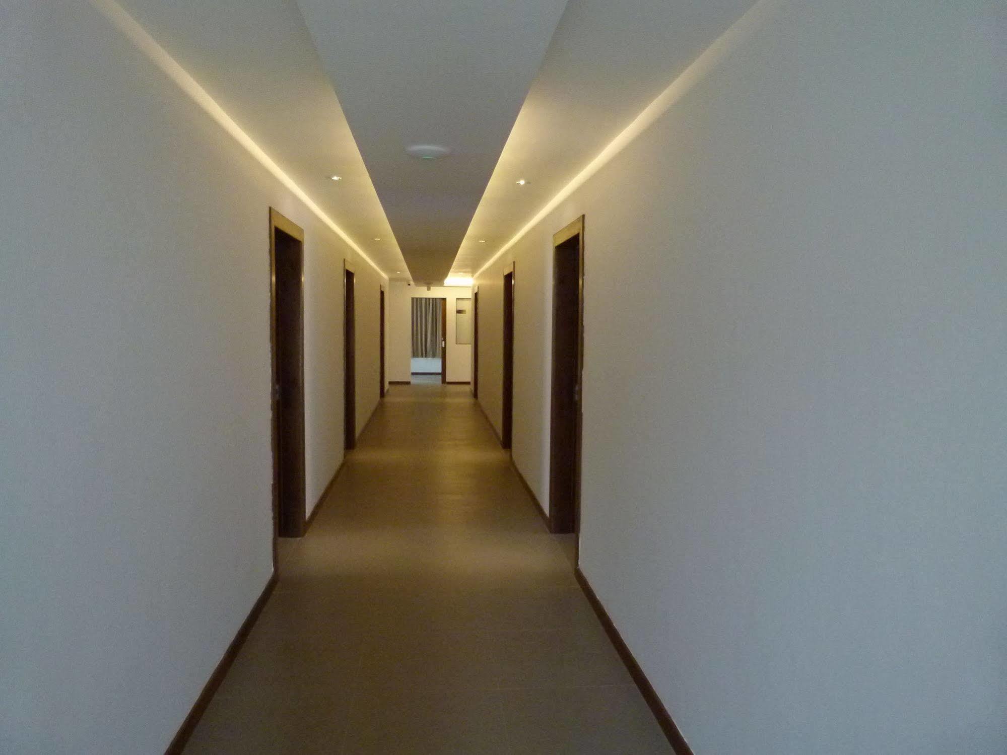 The Rgn City Lodge Rangum Exterior foto