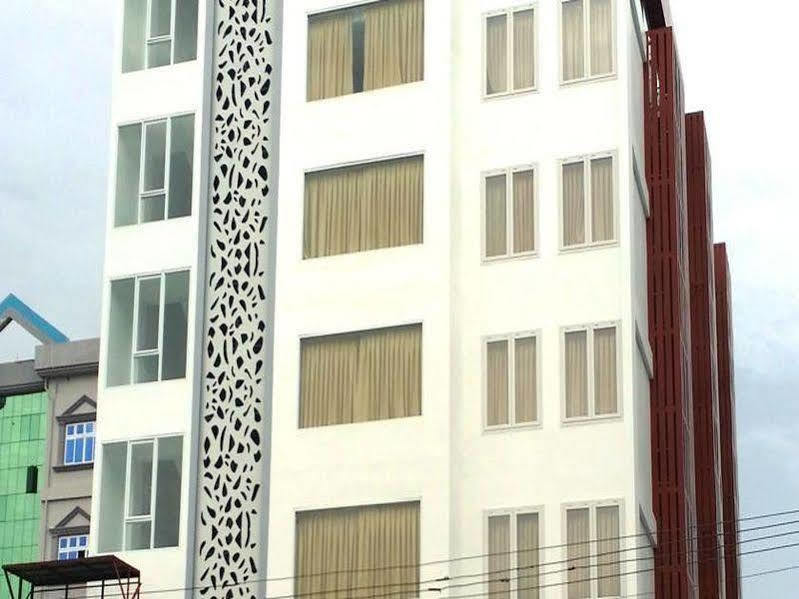 The Rgn City Lodge Rangum Exterior foto
